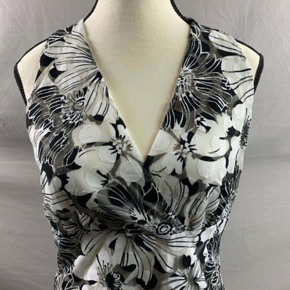Black And White Floral Sleeveless Mesh Top - Picture 2 of 4